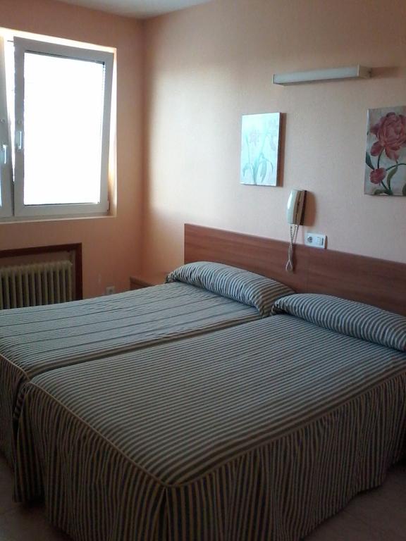 Hotel Buenos Aires Villafria Ngoại thất bức ảnh